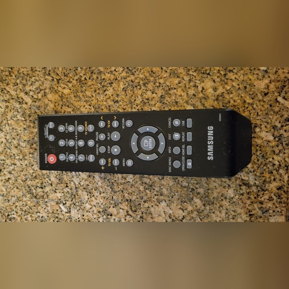 * Genuine Samsung 000840 Replacement Remote Control for DVD TV